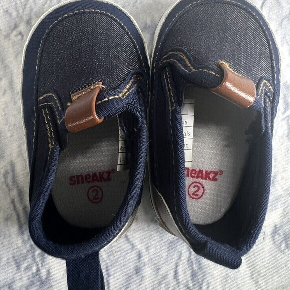 BABY SHOES, two pairs, size 0 to 3 months and size 2 - Picture 5 of 6